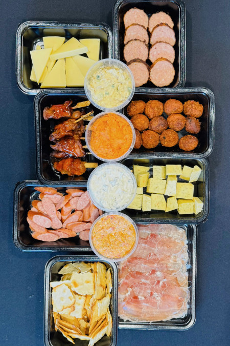 Hapjes hollandse plank catering